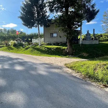 Vikendica U Prirodi Na Rancu